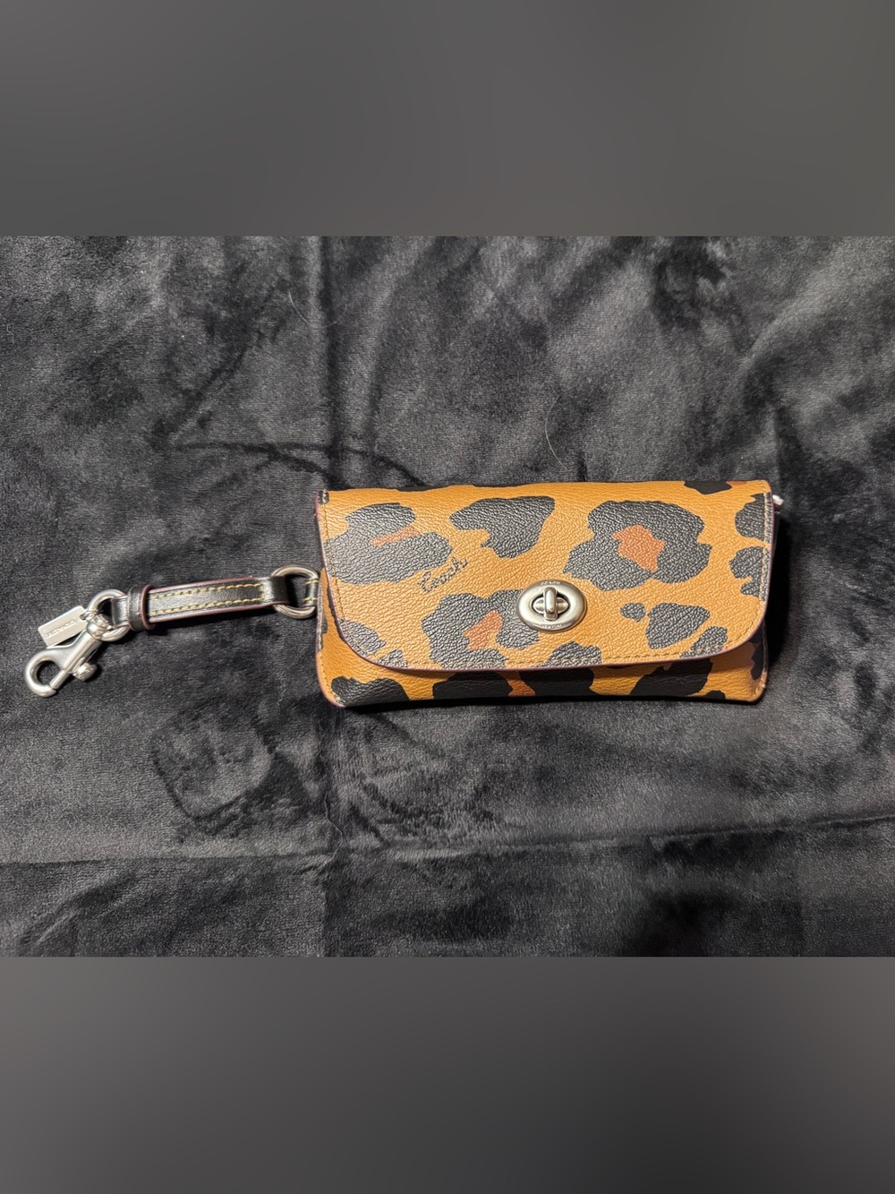 Coach Sunglass Case Leopard with Signature Print Interior